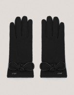 Black wool gloves with a bow