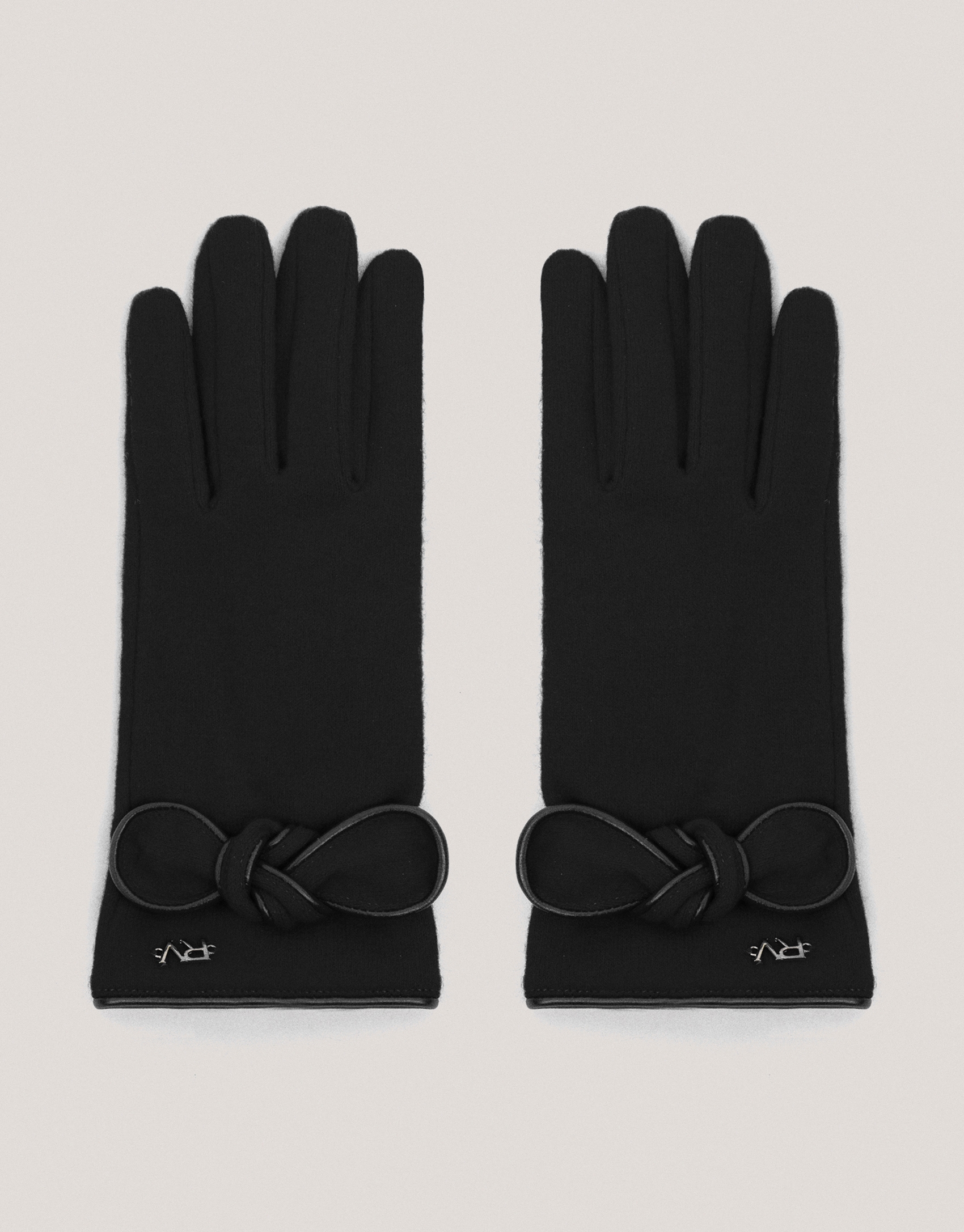 Black wool gloves with a bow