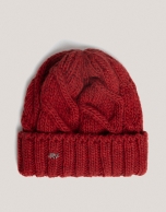 Red wool and alpaca cap with figure eight knit