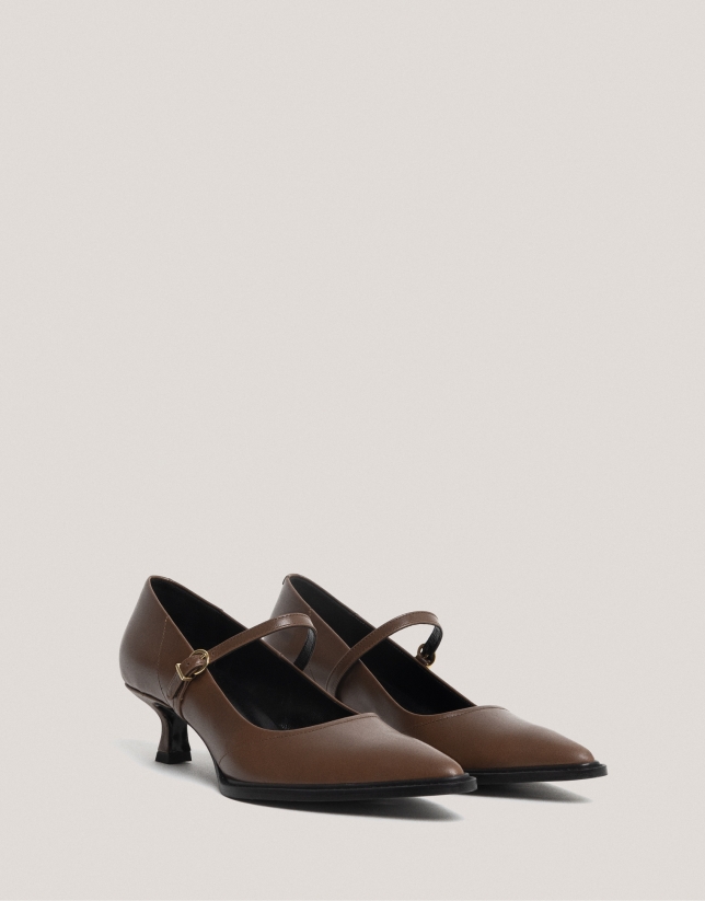 Brown goatskin leather pumps with strap