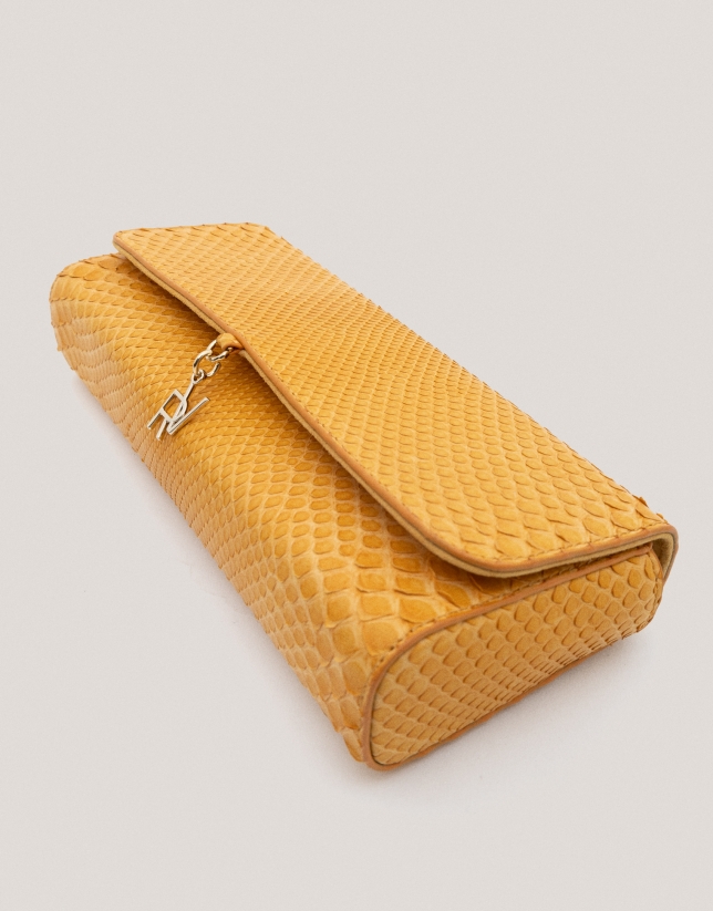 Bolso Clutch Ariana piel serpiente mostaza