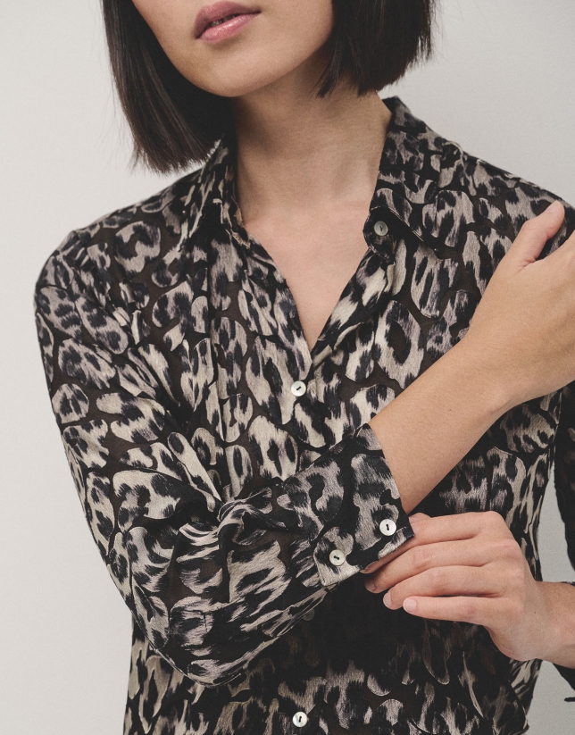 Animal print masculine-cut shirt